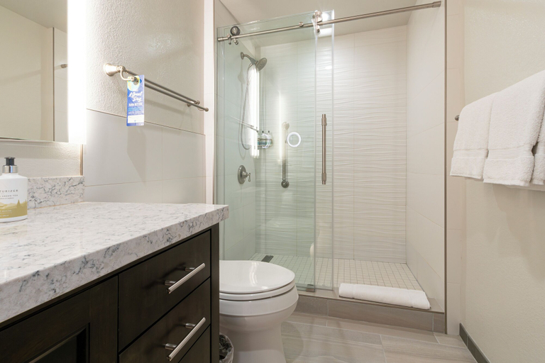 Bathroom 4, Villa L'Auberge, San Diego