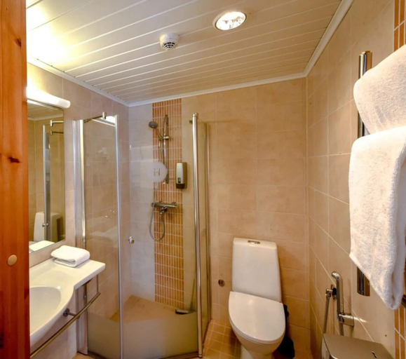 Bathroom 4, Hotel Aateli Lakeside, Kainuu