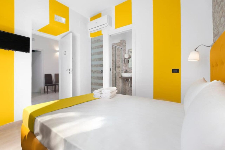 Room 4, Station Accommodation, Napoli