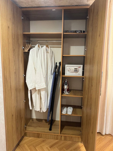 Wardrobe 2, Safia Plaza Hotel, Buxoro