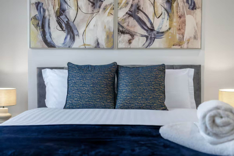 Room 2, Spacious 4BR High Wycombe Home Sleeps 8 Free Parking, Buckinghamshire
