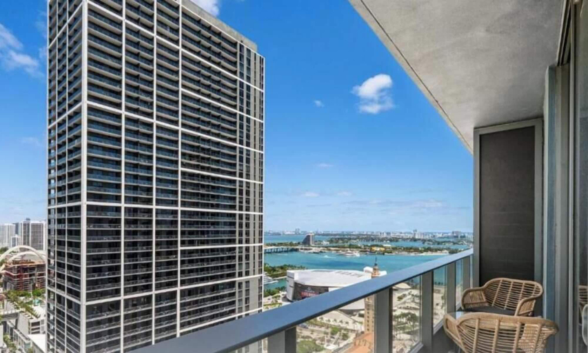 Property grounds 3, 501 - 3508, Miami-Dade