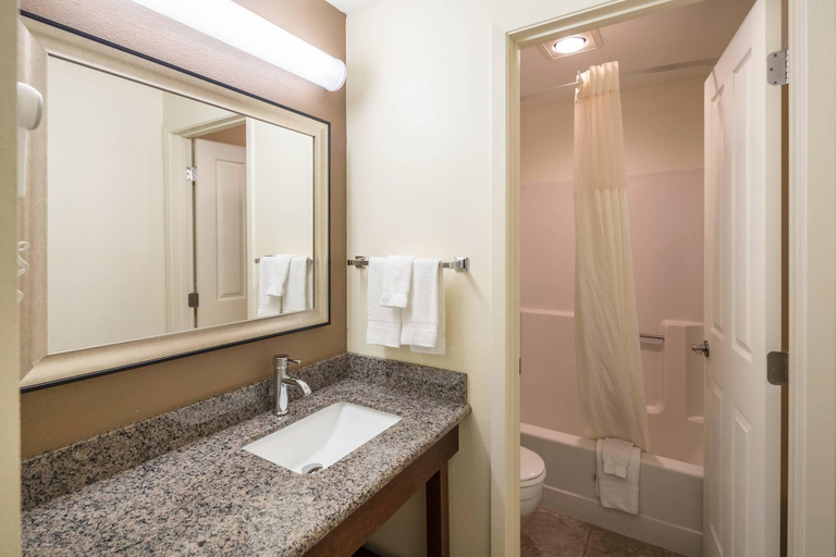 Bathroom 4, Quality Inn & Suites Coeur d'Alene, Kootenai