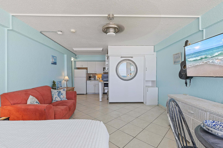Living area 2, Hawaiian Inn 332, Volusia
