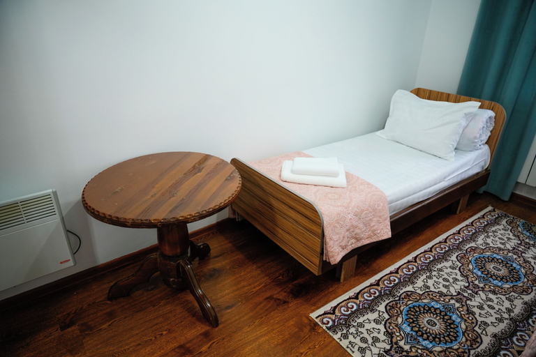 Room 4, Meiman Guest House, Ak-Suu