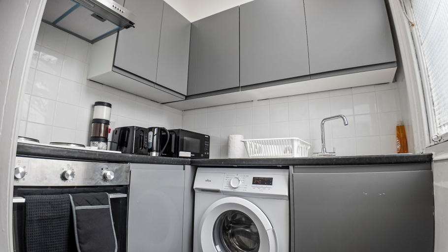 Private kitchen 5, Modern Retreat in Birmingham, Sandwell