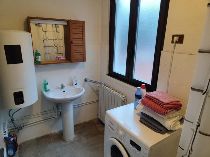 Bathroom 5, Natura tra bosco e lago, Varese