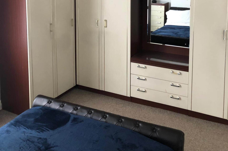 Room 4, 3 Bed House Sleeps 6 - Smart Tv - Free Parking, Sefton