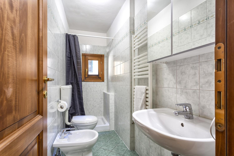 Bathroom, Zannoni apartments, Florence