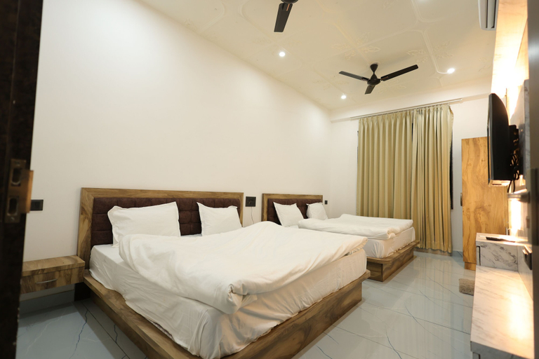 Room 2, Hotel Vinayak Vista, Sikar