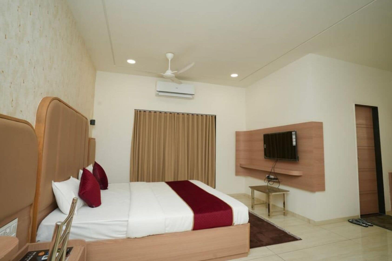 Room 5, Hotel Akshar Imperial Morbi, Morbi