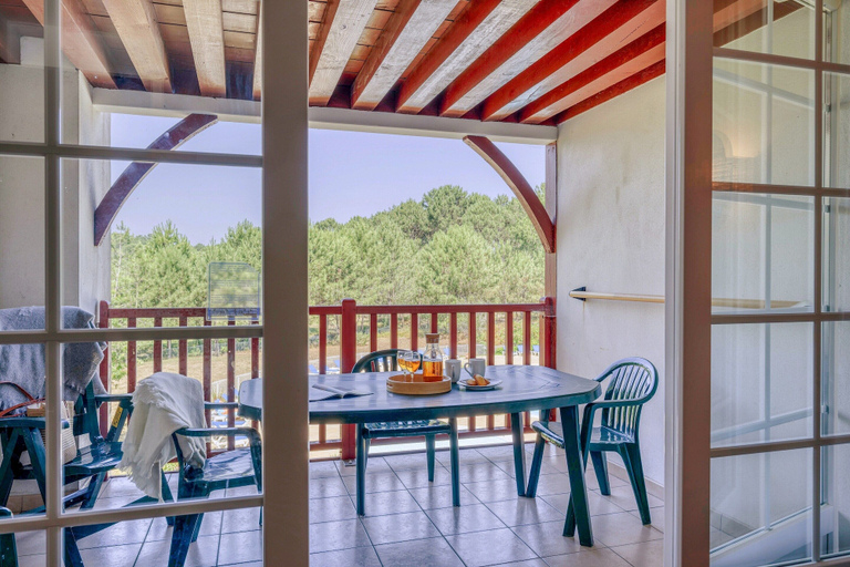 Balcony, Premium Apartment for 6 near Lake, Landes