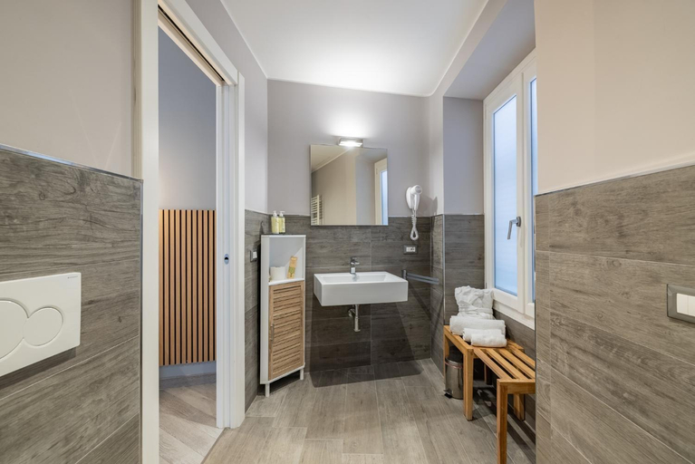 Bathroom 2, PRIMA FILA Premium Guest House, Imperia