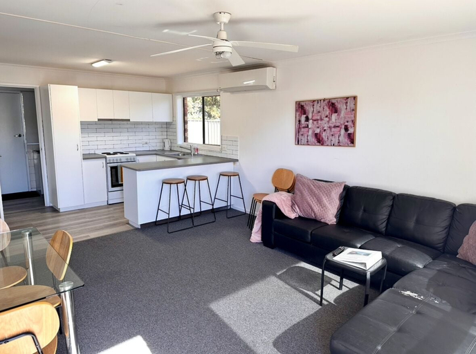 Living area 2, Sunny Shackell - 12pm checkout, Campaspe - Echuca
