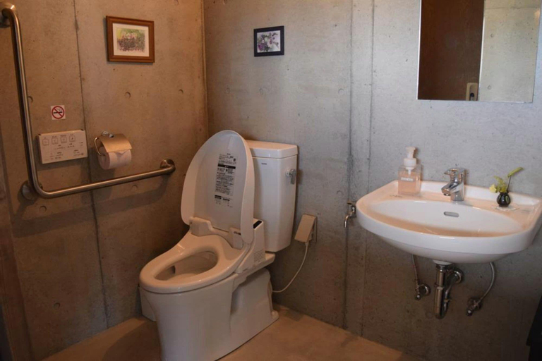 Bathroom 3, B & BTandem, Ginoza
