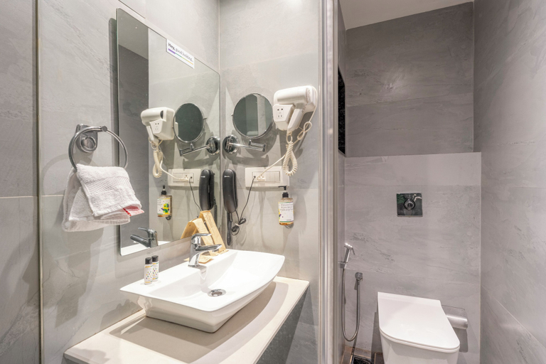 Bathroom 5, Treebo Premium Widlor Boutique, Mumbai Suburban