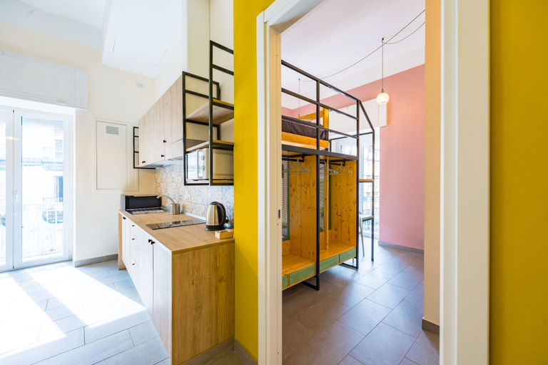 Room 5, Central Station Housing Apartment1, Napoli