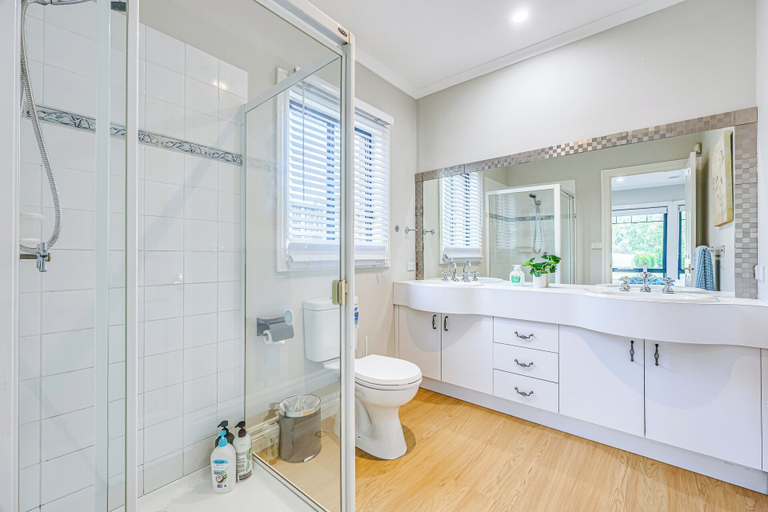 Bathroom 4, StayAU PoolTable 2-Story Pet-friendly, Melton - East