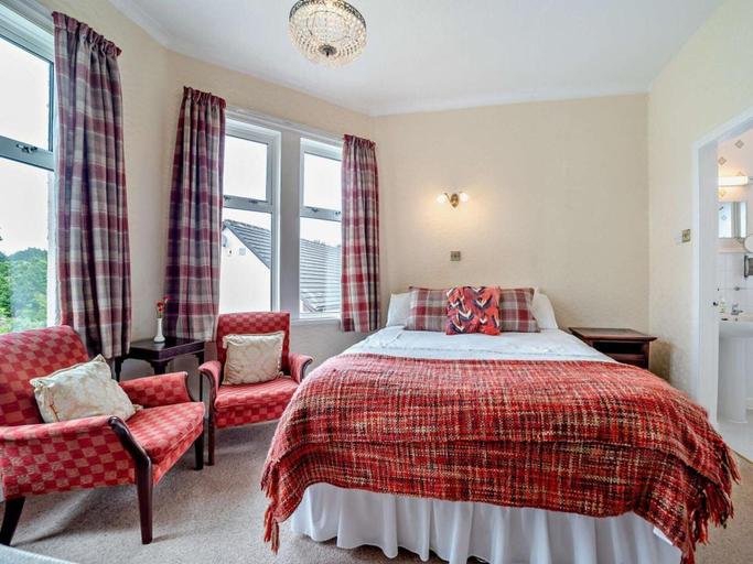 Room 5, Dunoon - Sleeps 17 - Group Retreat With Parking, Argyll and Bute