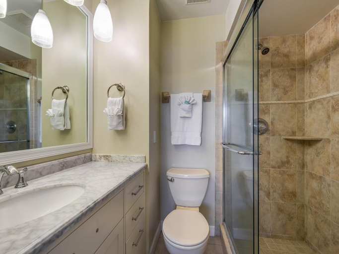 Bathroom 4, Island Charm, Lee