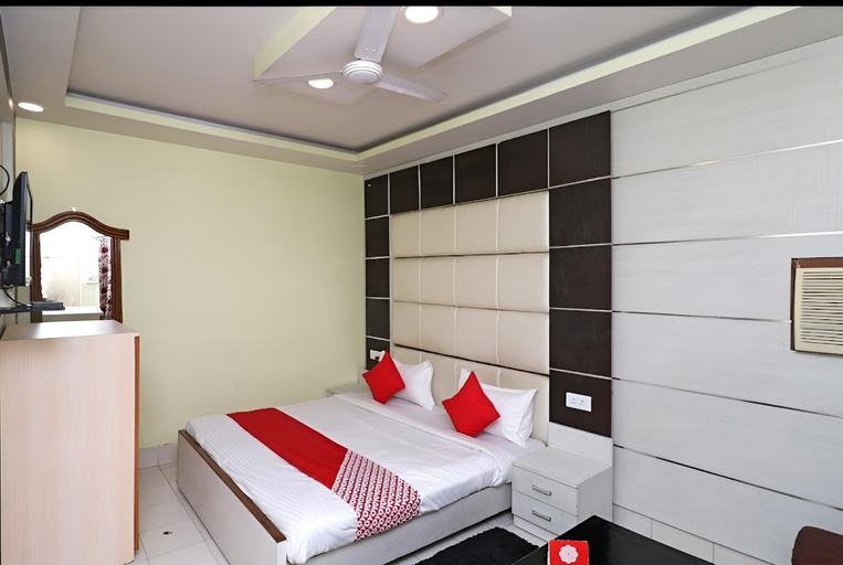 Others 4, Hotel neelkanth, Lucknow