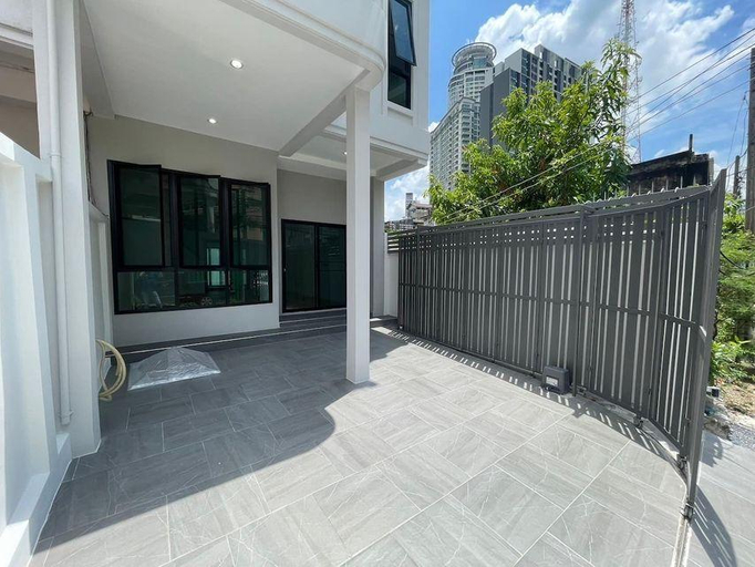 4, Stylish Modern Home 4Bedroom 7Bed 200m BTS PhraKhanong, 10min ThongLo, Wattana