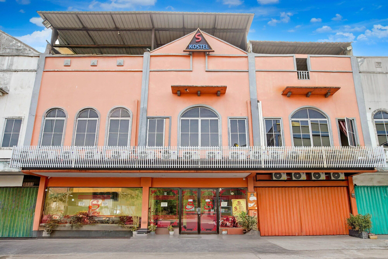 Exterior 3, Cozy Double Escape W/ Free Wifi and Parking, Batam