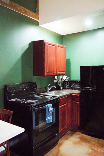 Private kitchen 4, Gregory's Lodging and General Store, Shelby