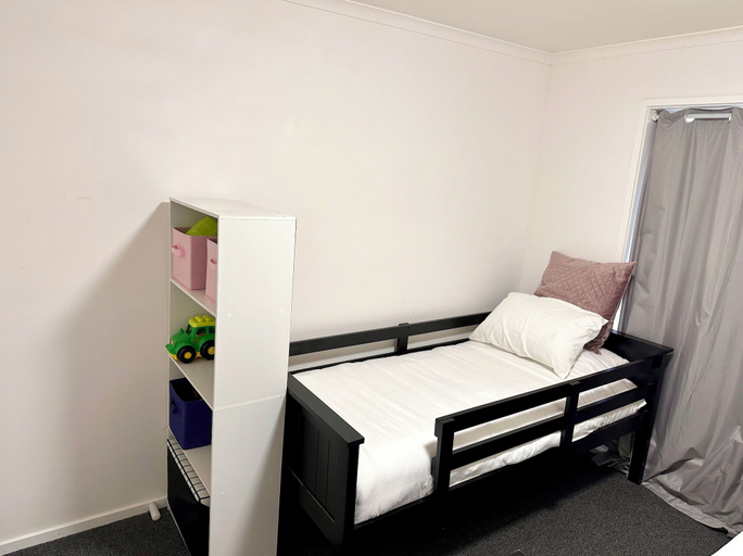 Room 4, Sunny Shackell - 12pm checkout, Campaspe - Echuca
