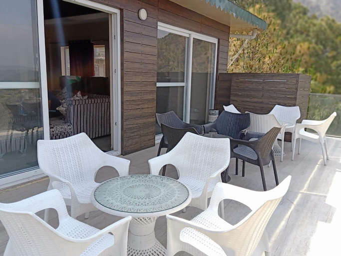 Outdoor dining, Pine Peak Kasauli, Solan