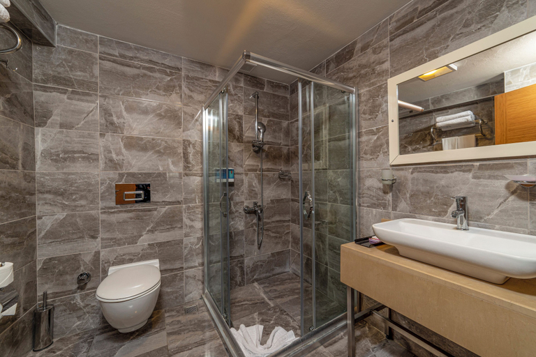 Bathroom 5, Hotel Black Pearl, Fatih
