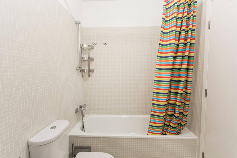 Others 4, Central Lisbon Apartment - Entrecampos, Lisbon