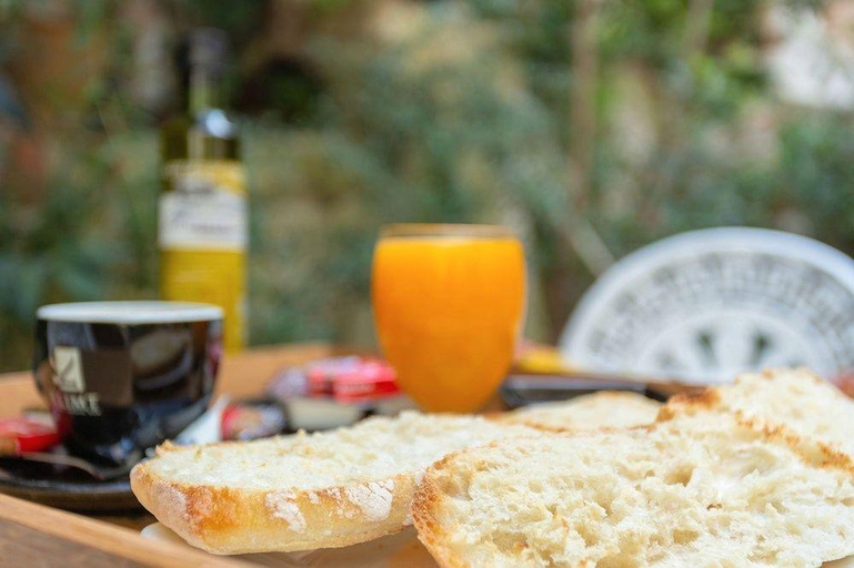 Food & Drinks 3, Pensión Landazuri, Granada