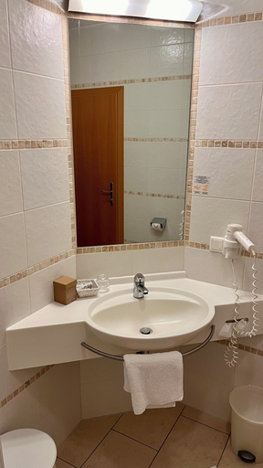 Bathroom 3, Gafringwirt, Amstetten
