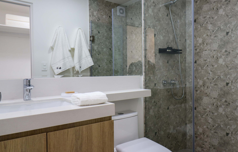 Room 4, w Upscale 2BR w Balcony View in Miraflores, Lima
