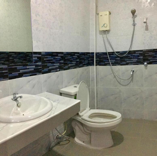Bathroom 3, Sweet Hug Hotel, Muang Suphanburi