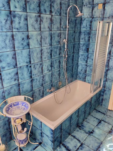 Bathroom 3, La Casa Bianca, Ancona