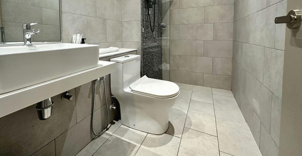 Bathroom 3, Borneotel The Shore KK by CHG, Kota Kinabalu