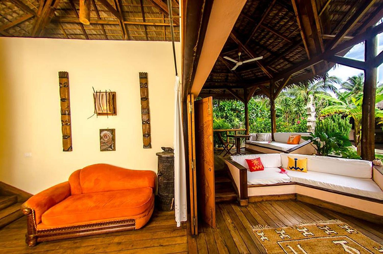 Others 2, Le Zahir Lodge, Diana
