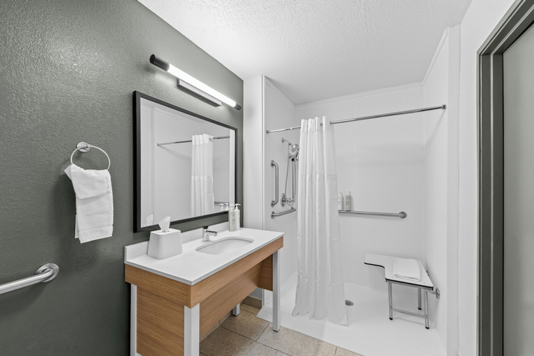 Bathroom 5, Spark by Hilton Cincinnati Airport South, Boone