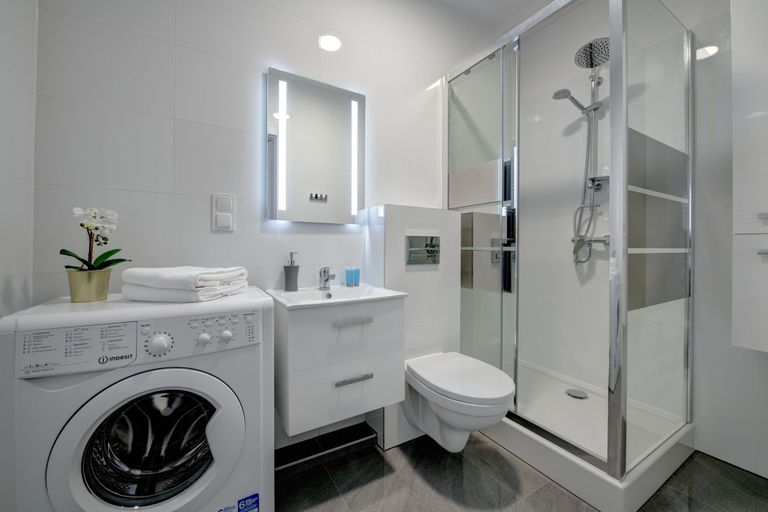 Bathroom 5, Live & Travel Apartments Old Town, Gdańsk City