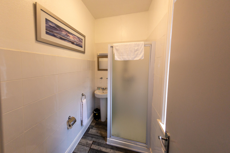 Bathroom 4, The Highlands Inn, East Sussex