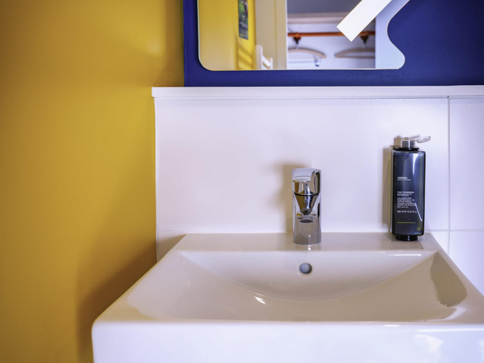 Bathroom 4, Ibis Budget Reims Parc Des Expositions, Marne