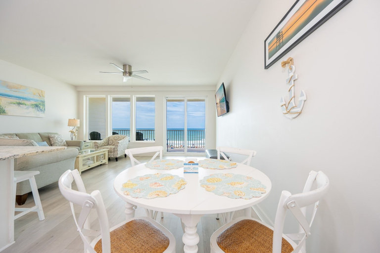Dining, Sea Glass 305 1 Bedroom Condo, Baldwin