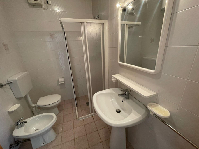 Bathroom 2, Villaggio Luna Swimmingpool- Agenzia Cocal, Venezia