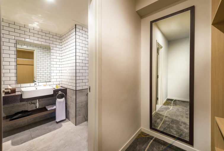 Bathroom 5, Hilton Garden Inn Kuala Lumpur Jalan Tuanku Abdul Rahman North, Kuala Lumpur