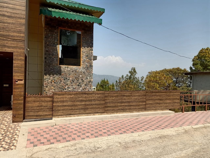 Property grounds 5, Pine Peak Kasauli, Solan