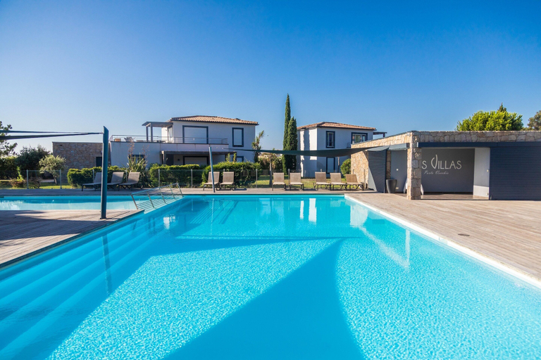 Pool 4, Hideaway With Private Sun Deck, Corse-du-Sud