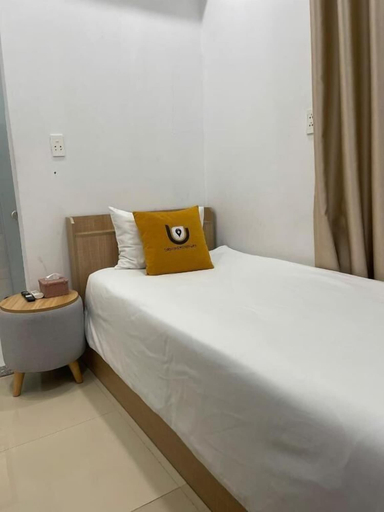 Room 3, Shogun Hotel, District 5