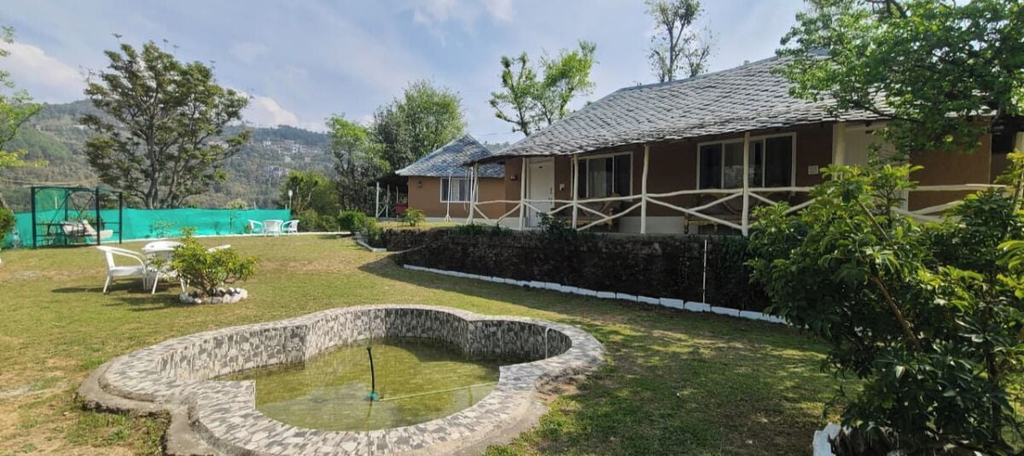 Outdoor dining 4, Vatika Resorts Cottages, Shimla